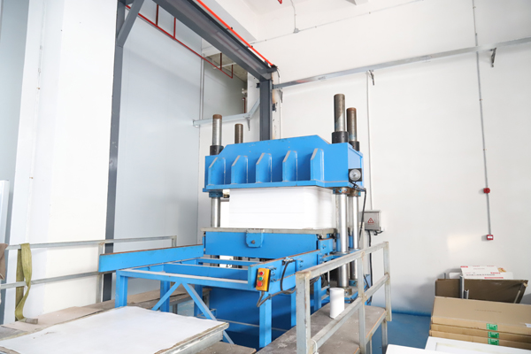 Molding machine
