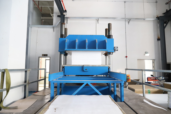 Molding machine