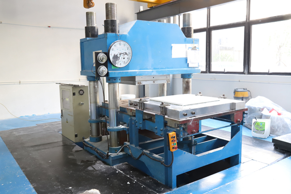 Molding machine