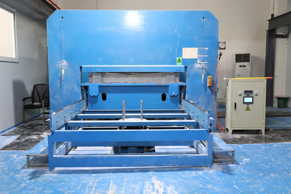 Molding machine