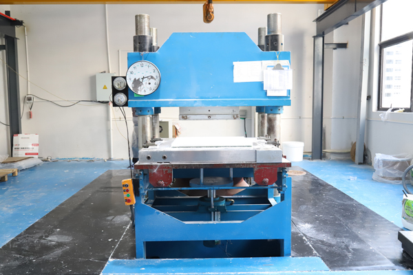 Molding machine