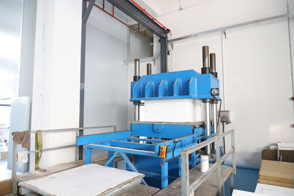 Molding machine